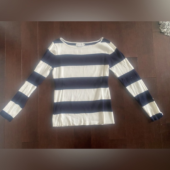 Molly Bracken sweater - Picture 2 of 6